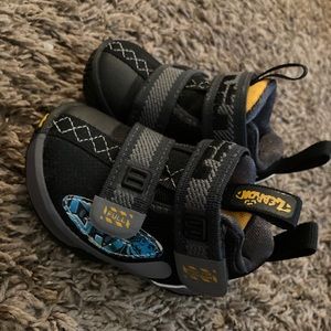 New baby shoes no box